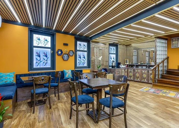 Wonder Wood Hotel