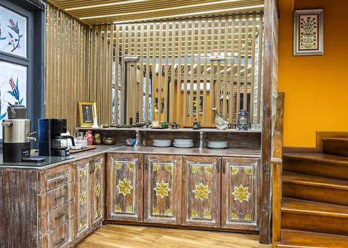 Wonder Wood Hotel